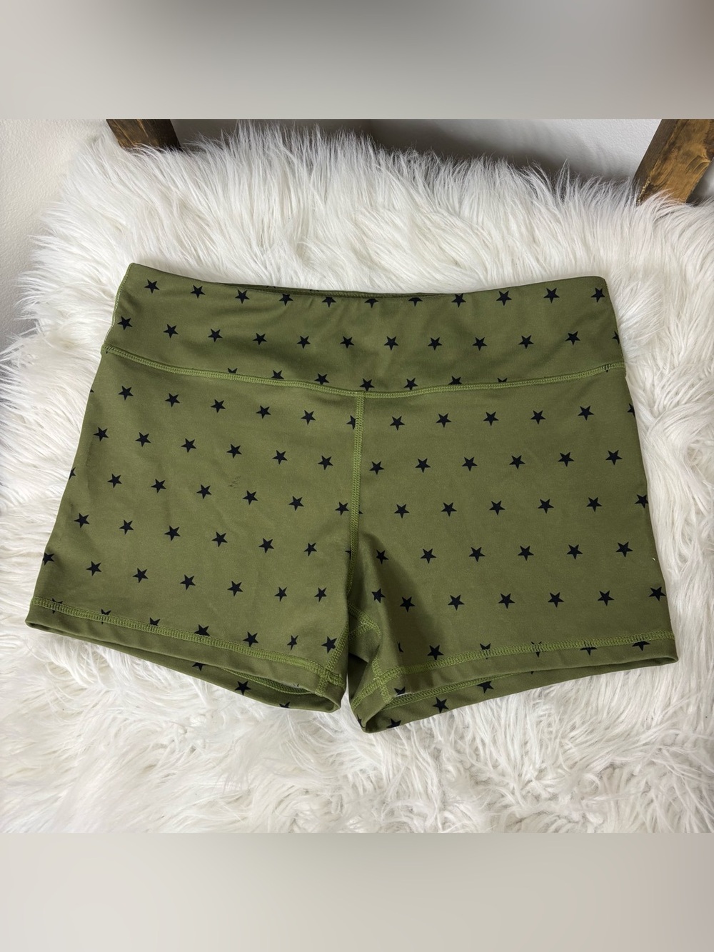 LAB MFG Olive Green Star Print Women’s Active Shorts Size 10